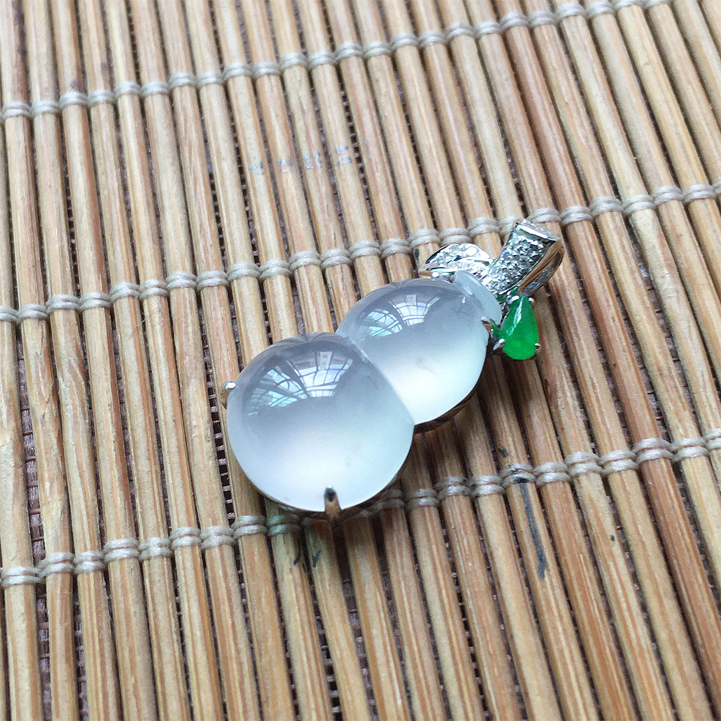 缅甸翡翠玻璃种纯净葫芦吊坠