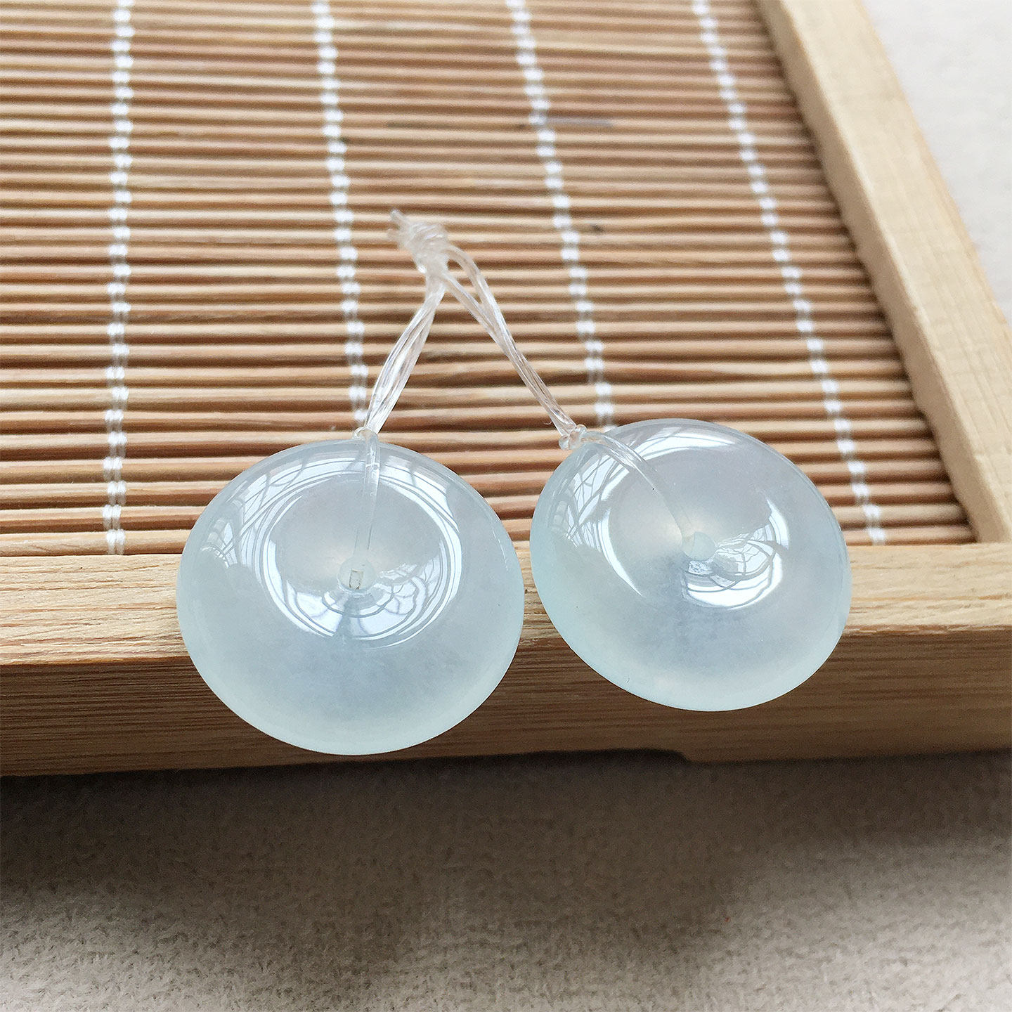 翡翠A货冰种浅绿平安扣吊坠