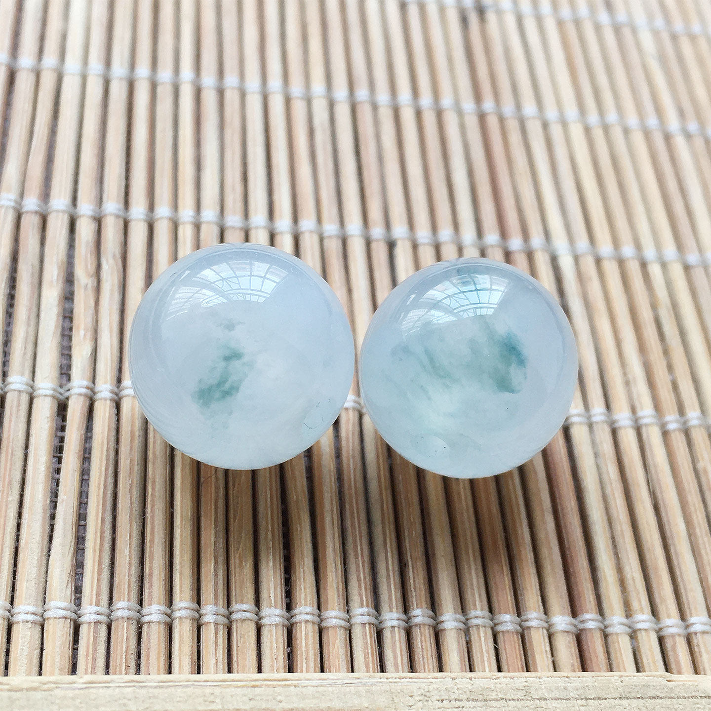 缅甸翡翠高冰种飘蓝花玉珠子配珠老种a货冰透水润飘花玉对珠手串