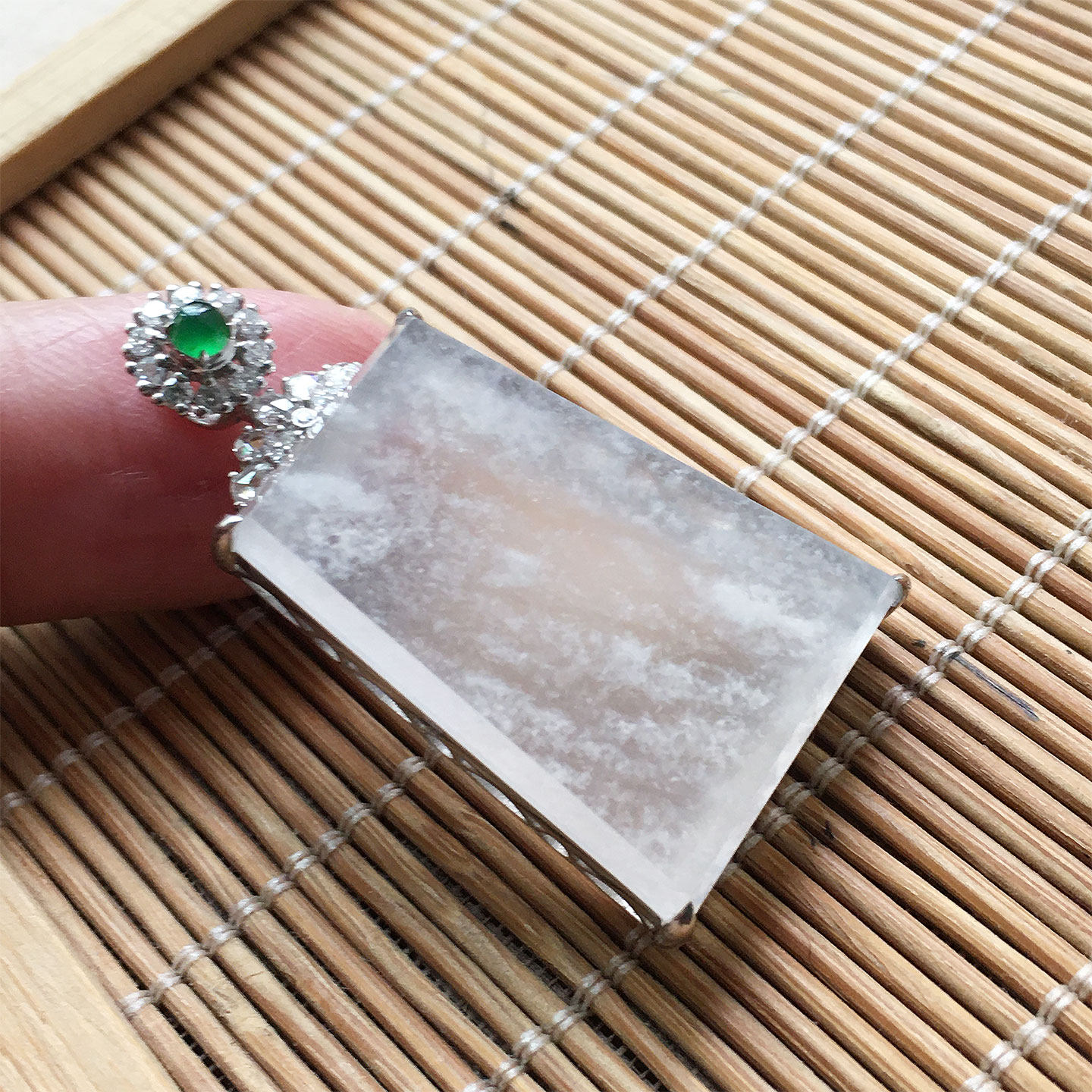 18k金镶嵌缅甸翡翠无事牌吊坠冰种翡翠雪花棉无事牌挂件白冰玉牌