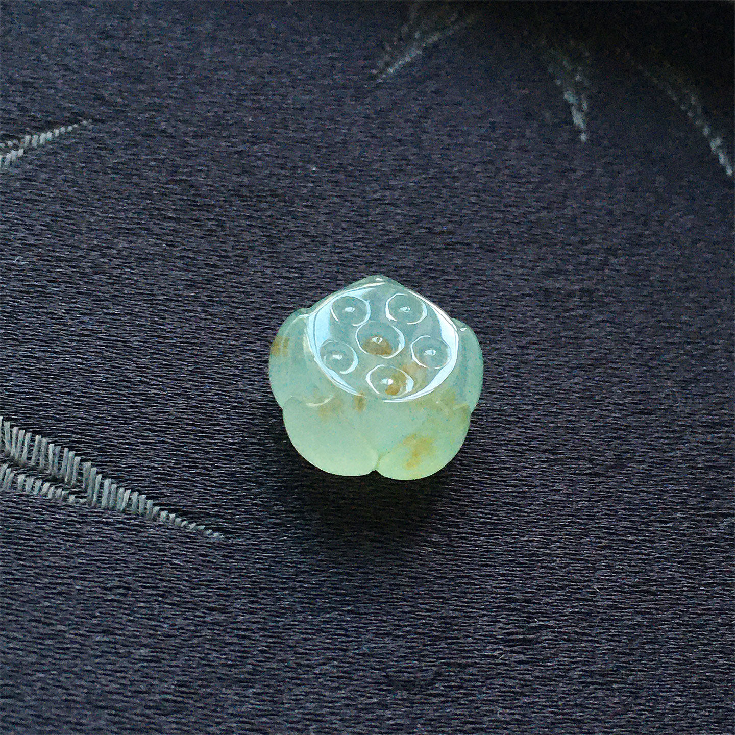 缅甸翡翠冰种飘黄翡精雕莲花吊坠