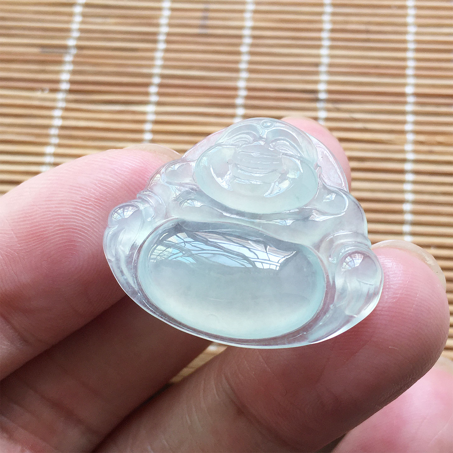 缅甸翡翠高冰种浅绿玉佛吊坠