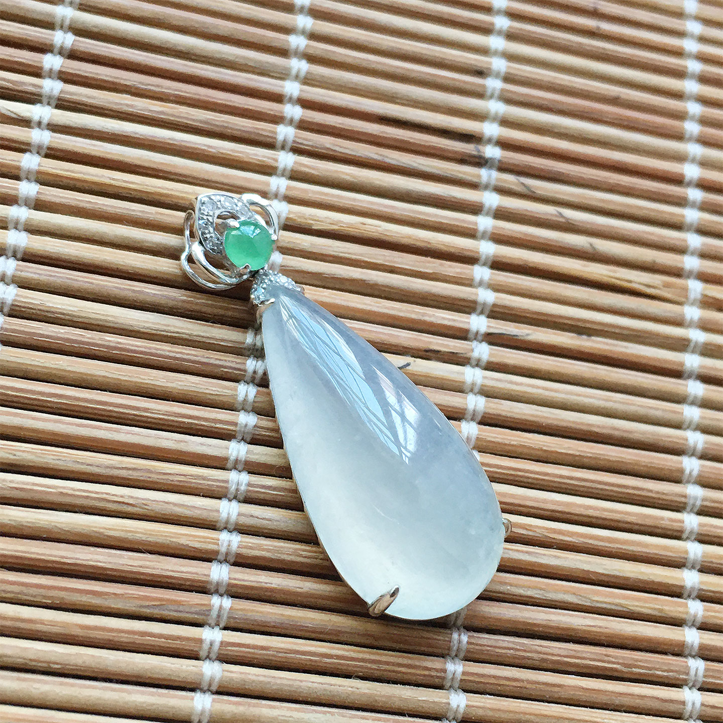 缅甸翡翠高冰种纯净玉水滴吊坠女款老种a货冰透水润18K金玉坠挂件