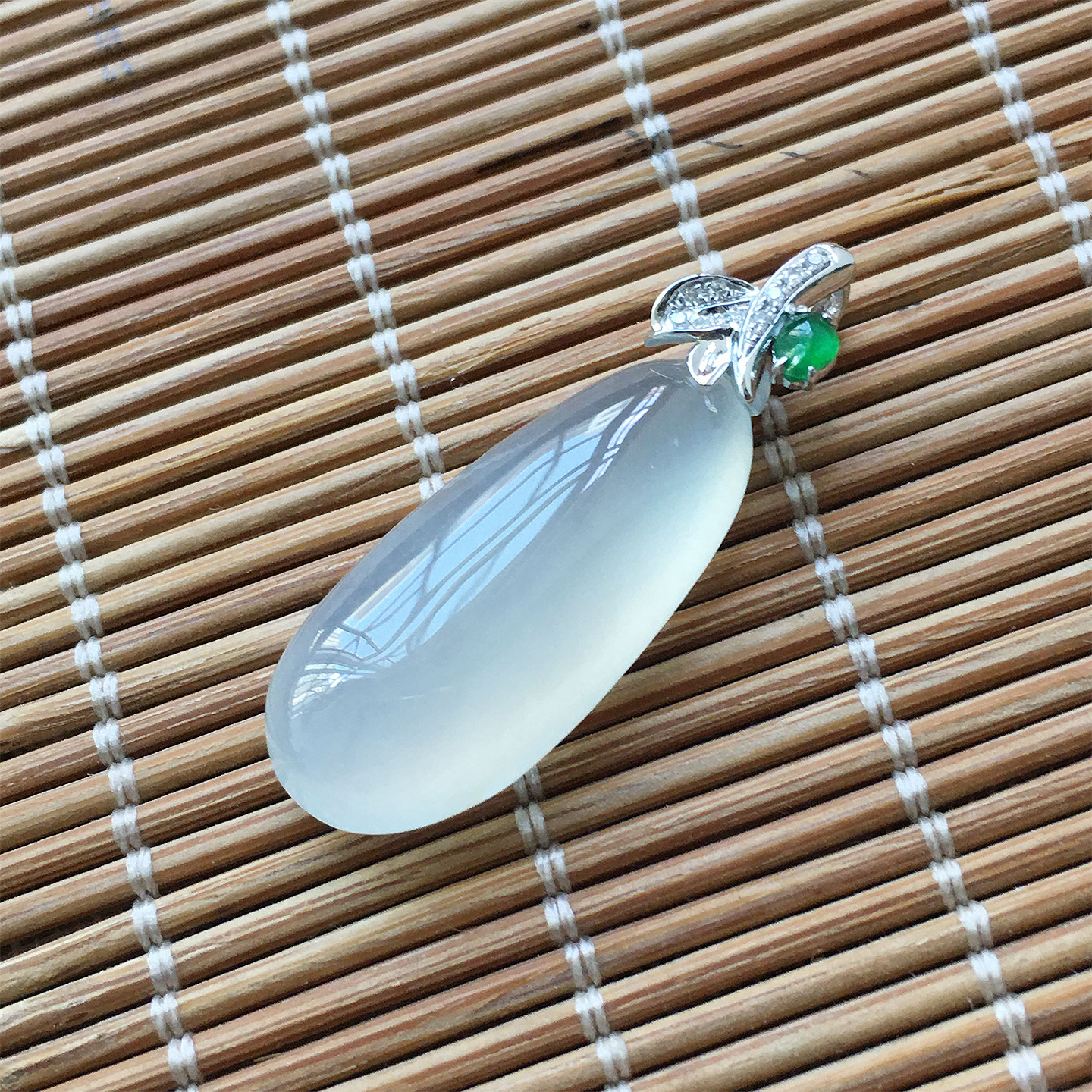 缅甸翡翠高冰种纯净玉福瓜吊坠女款老种a货冰透纯净玉瓜18K金扣瓜
