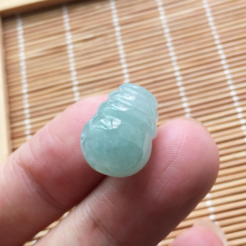 缅甸翡翠冰糯种饱满三通配珠
