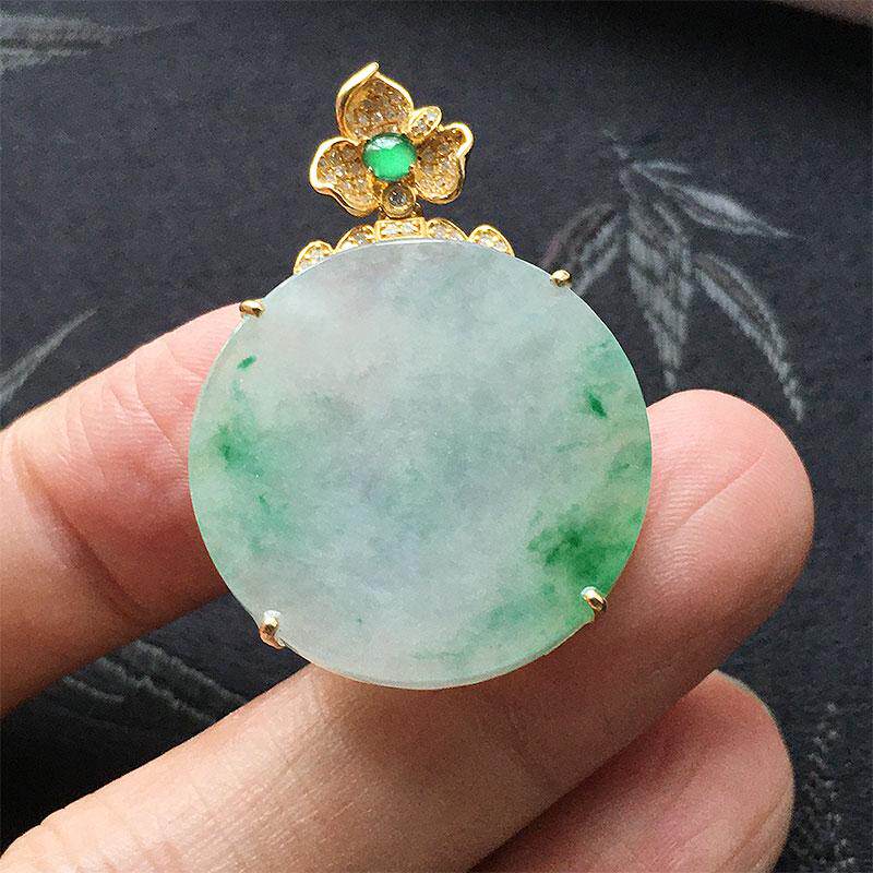 缅甸翡翠冰种飘翠绿色平安扣吊坠18K金女款玉怀古玉扣挂件阳绿牌