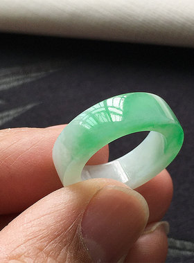 缅甸翡翠冰种翠绿色时尚方款玉指环戒圈16mm老种a货冰绿12号戒