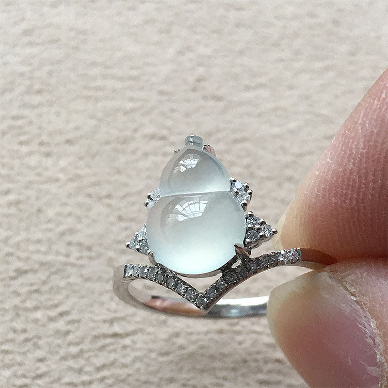 缅甸翡翠玻璃种纯净起光葫芦蛋面戒指女款18K金老种a货白冰14号圈