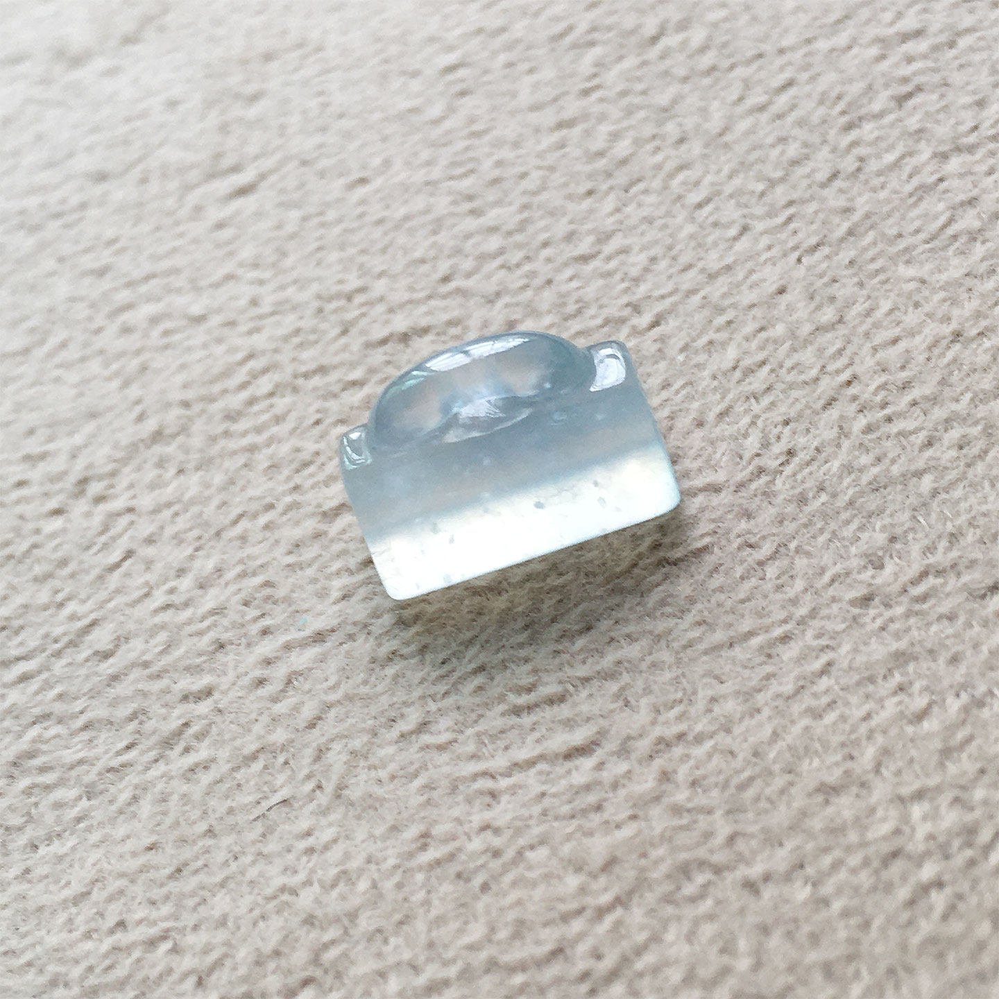 翡翠高冰种纯净起光玉锁吊坠