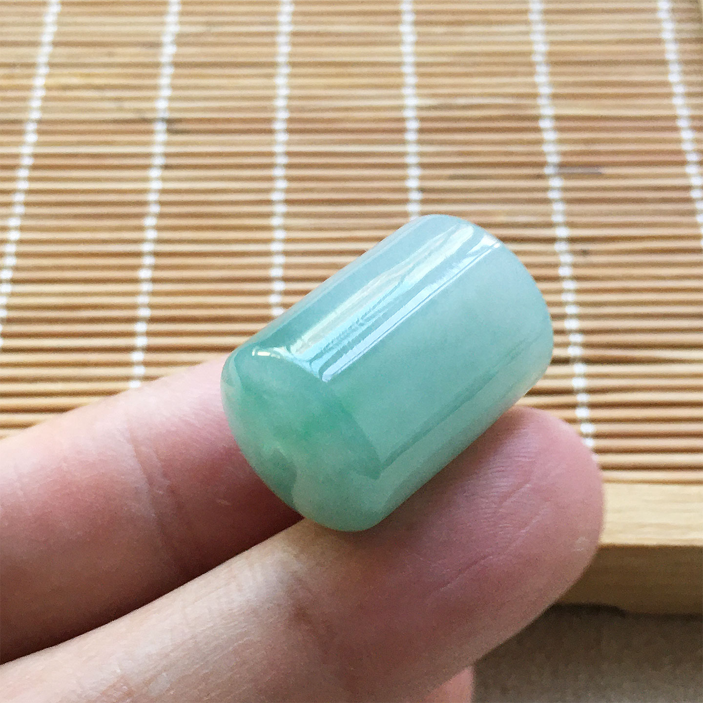 翡翠冰种浅绿色大路路通吊坠