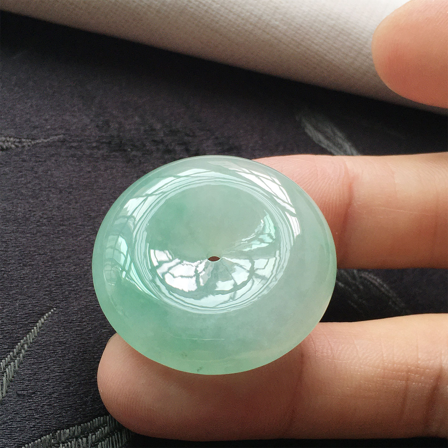 翡翠冰种浅绿色玉平安扣吊坠