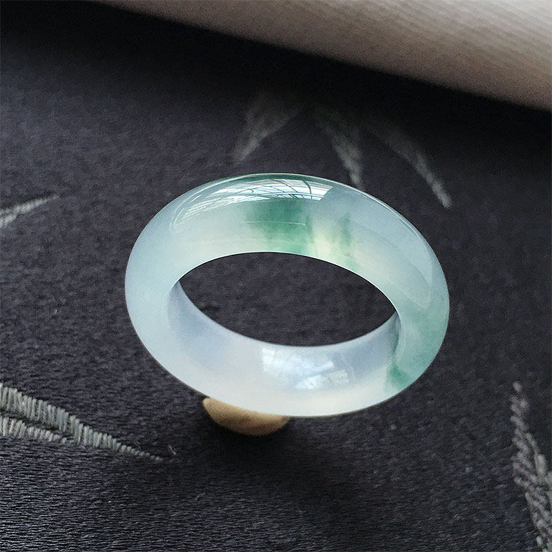 缅甸翡翠冰种飘蓝花玉指环戒圈