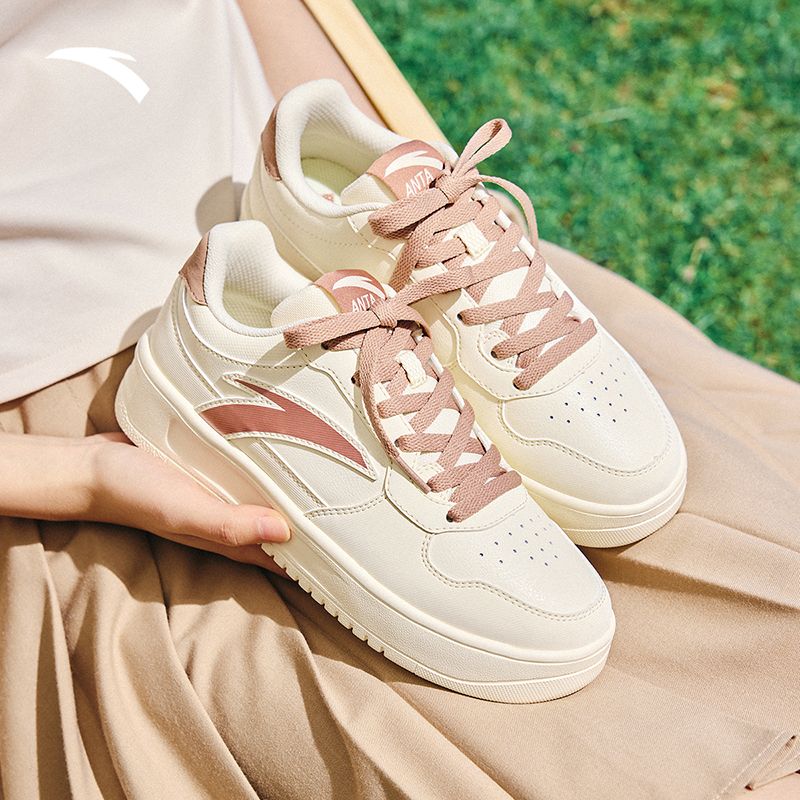 安踏轻便厚底小白鞋板鞋