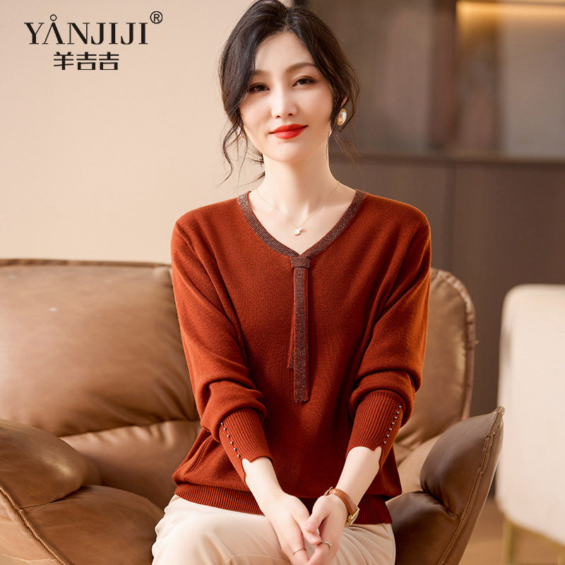 2025新款妈妈秋装打底针织小衫40岁50减龄中老年女装外穿薄款上衣
