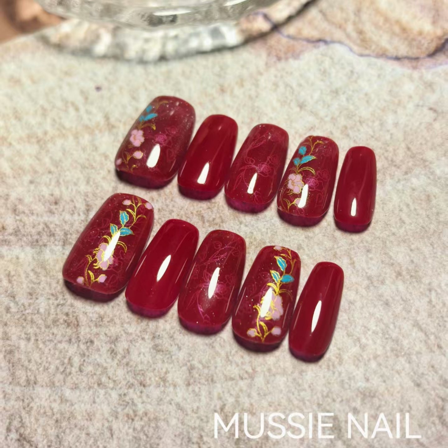 【绛羽凝霜】MUSSIE NAIL新年新款中式红色高级感显白短款穿戴甲,彩妆/香水/美妆工具,穿戴甲/甲片,淘宝优惠券,粉丝福利购,淘宝优惠卷