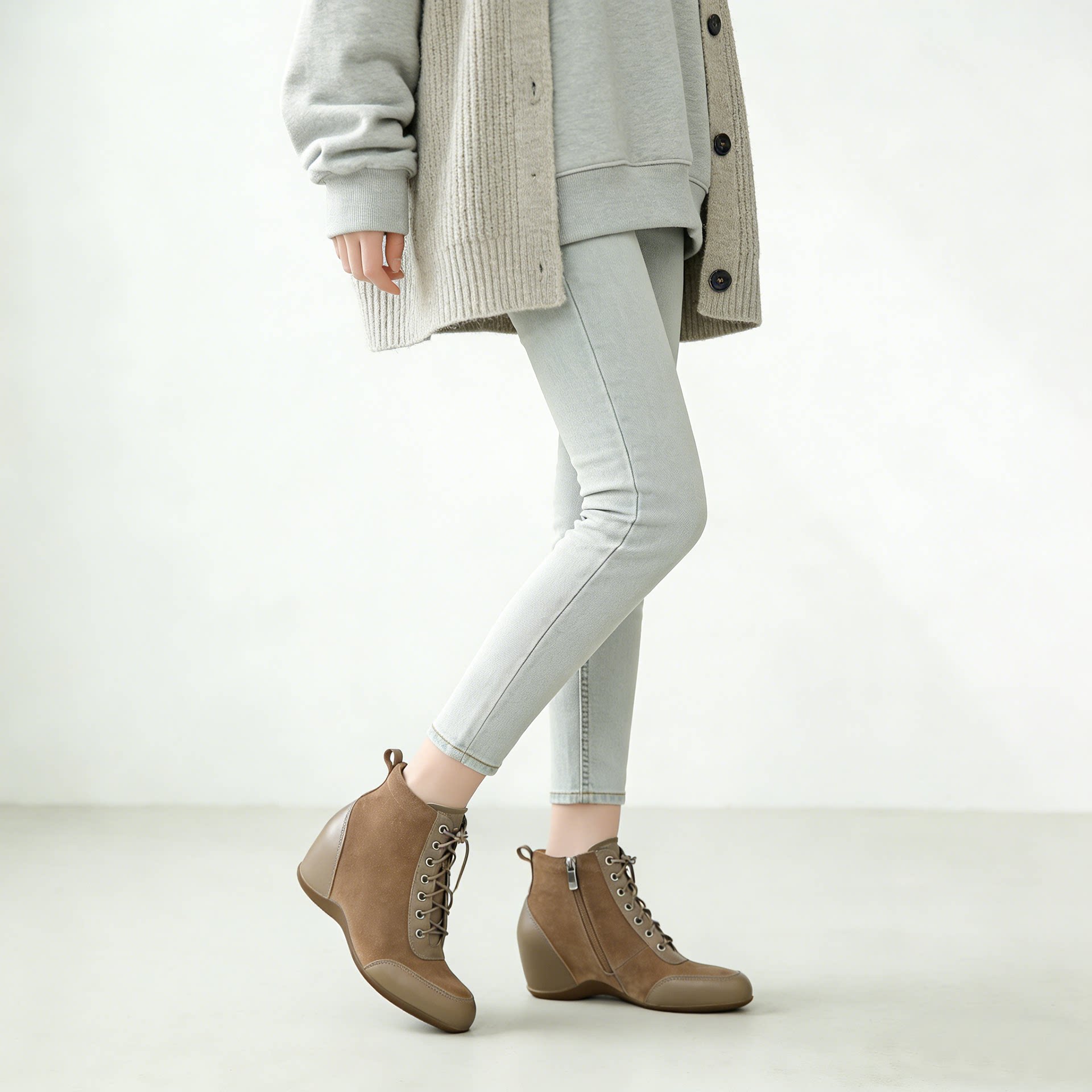 马丁靴女磨砂内增高女鞋春秋2026新款英伦风加绒系带踝靴羊皮短靴