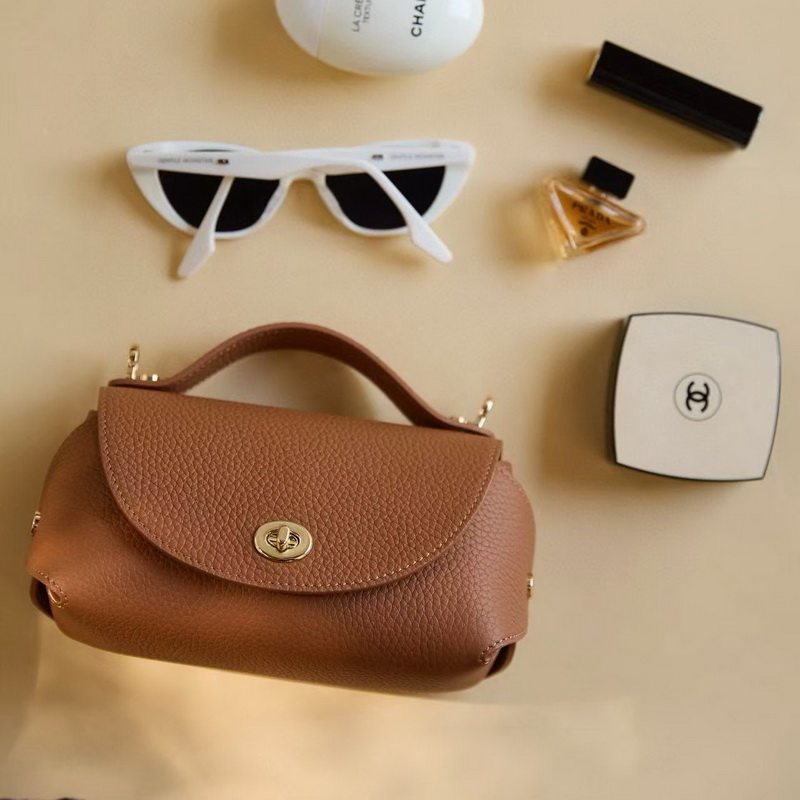 欧尚典真皮手机包女斜挎高级感2026春夏小众百搭牛皮链条迷你小包