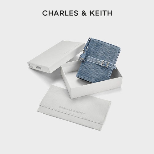 CHARLES&KEITH爱心饰牛仔护照夹