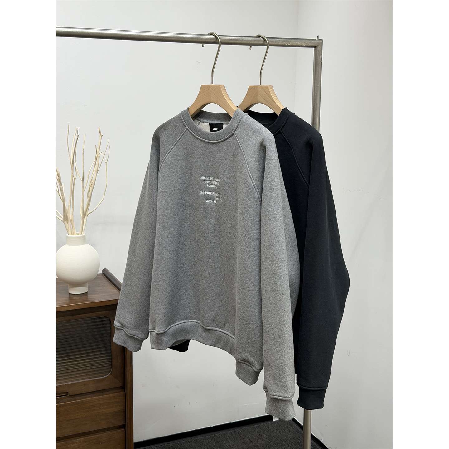 IHB2025秋冬560g纯棉重磅加厚字母刺绣廓形男女通用灰色圆领卫衣