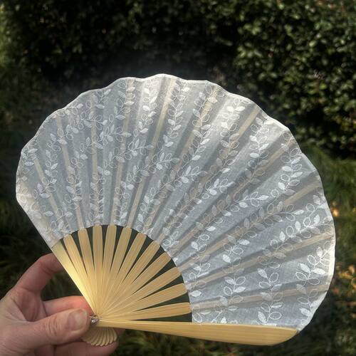 复古刺绣花朵女扇贝壳扇白色折扇