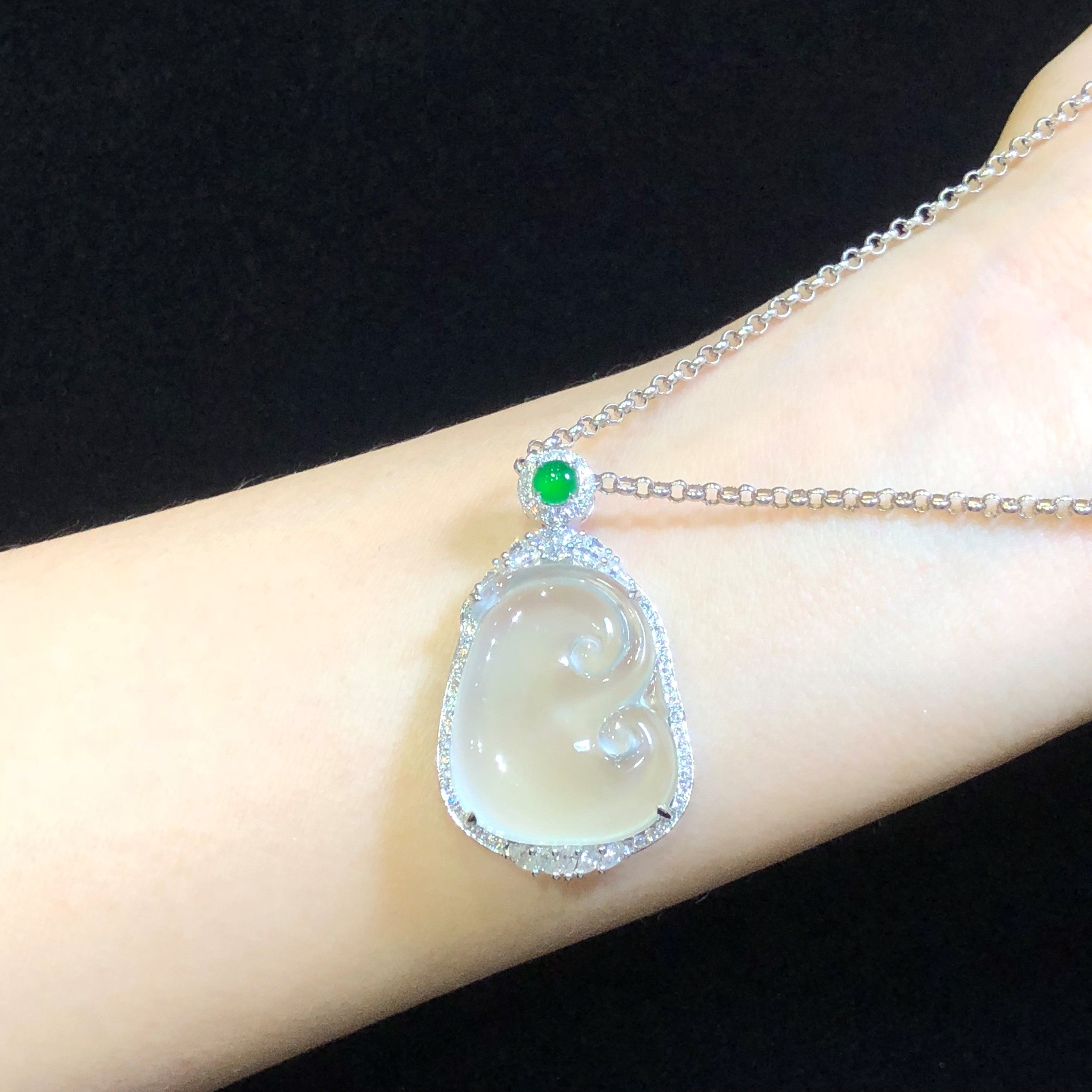 小河玉器翡翠a货玻璃种如意吊坠(客户定出)