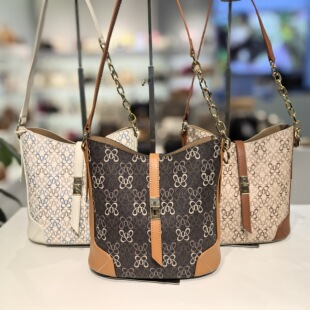 欧米女包2025新款时尚百搭手提单肩斜挎包女水桶包大容量背包