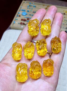俄料雕刻貔貅晶莹剔透招财金珀