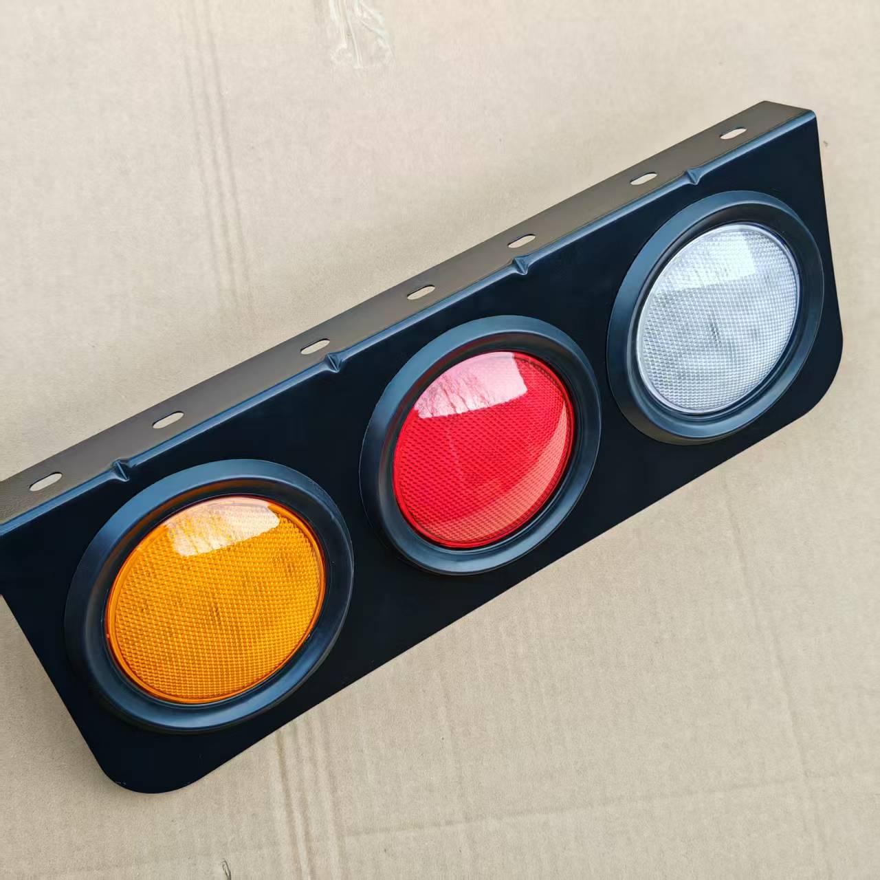 防砸高亮LED挂车后尾灯中集小三圆三色总成倒车刹车转向灯货车24v