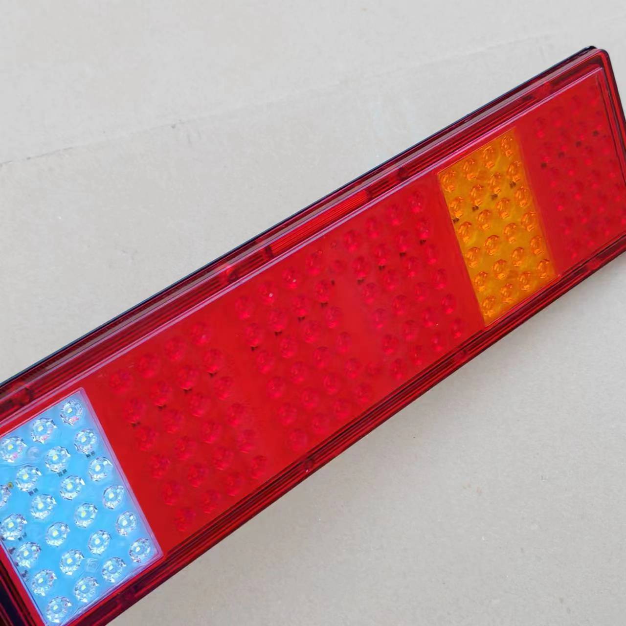 新款斯太尔尾灯LED货车超亮倒车