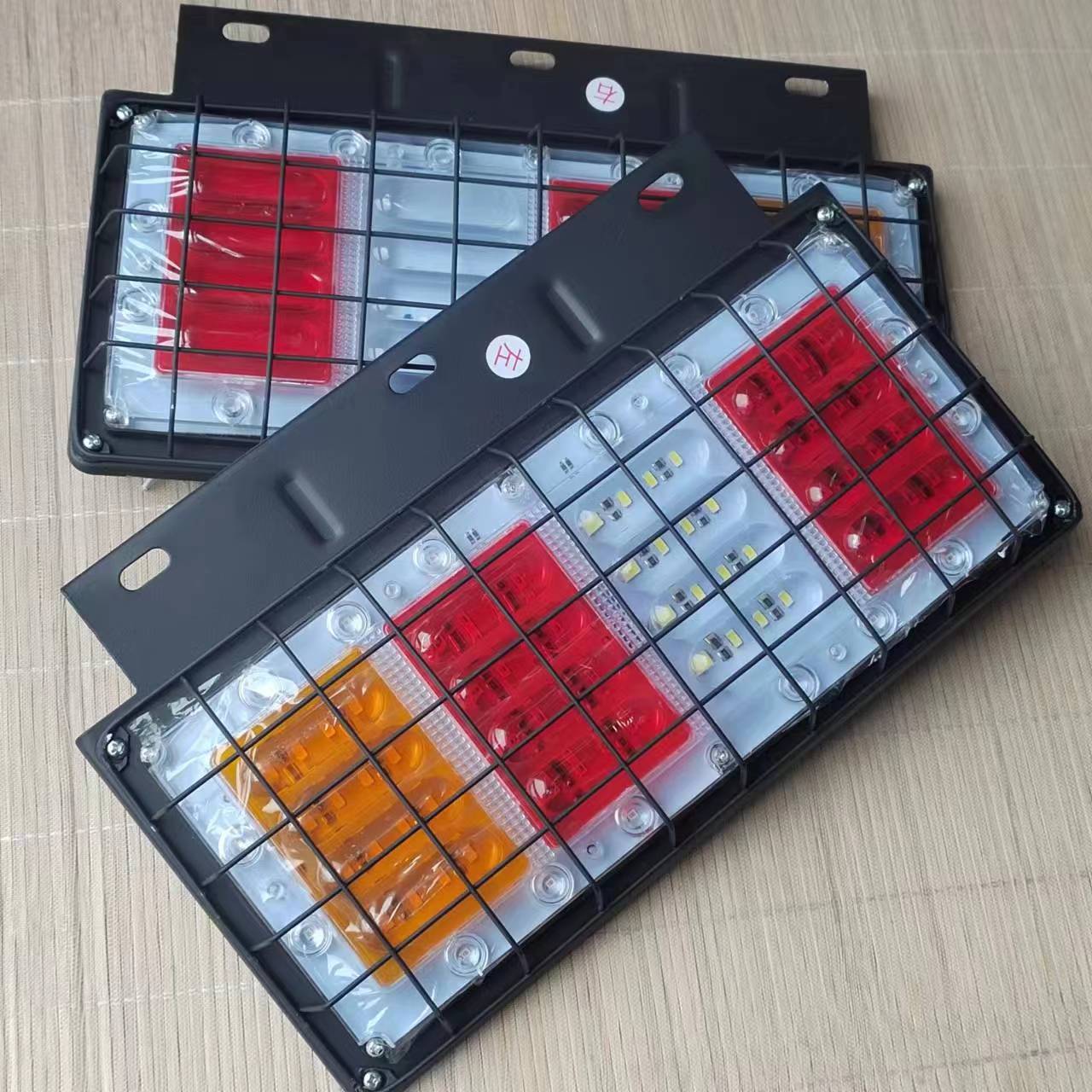 七彩铁网时代后尾灯LED防水箱货