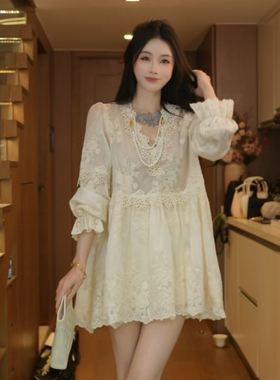 磊磊【巴黎甜心】V领连衣裙 法式温柔蕾丝连衣裙女春宽松88269