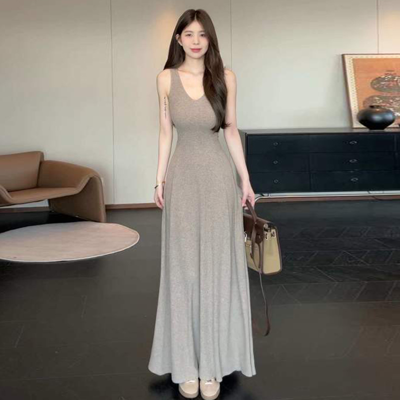 法式吊带连衣裙子女装夏季2025新款冷淡系独特别致度假风收腰长裙