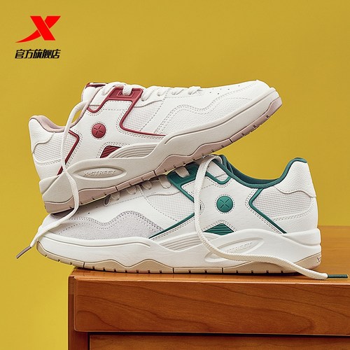 特步板鞋轻便情侣小白鞋