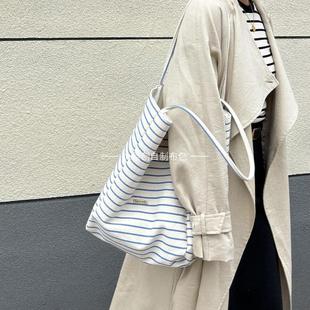 Dt原创小众自制包包黑白条纹褶皱肌理感大容量单肩包两面用托特包