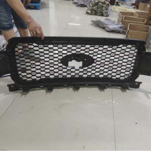 适用于2018-2020年福特F150前杠中网高光黑加深灰色 JL3Z-8200-EC