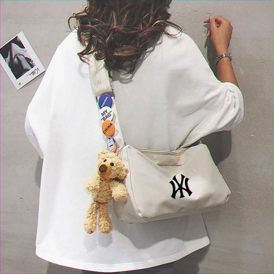 潮牌斜挎包女2025新款包包百搭单肩包运动潮牌联名帆布包大容量