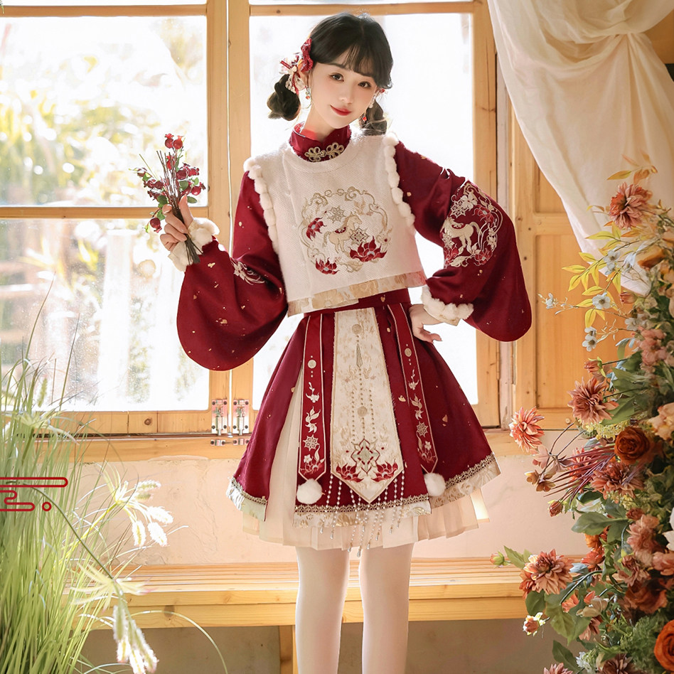 连衣裙女秋冬国风汉元素马年拜年服小个子新年战袍新中式马甲套装