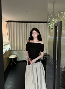 韩系气质女法式 裙 高级感一字肩抹胸上衣慵懒松弛感休闲假两件套装