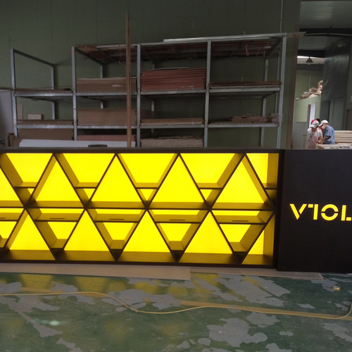 买手店潮流时装展示装修男装高档潮牌简约装修店铺设计