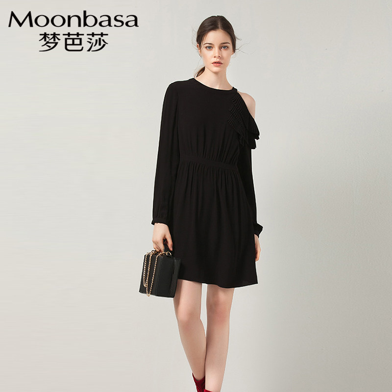 梦芭莎女装2019春秋新品连衣裙法式复古裙高腰露肩心机小黑裙a字