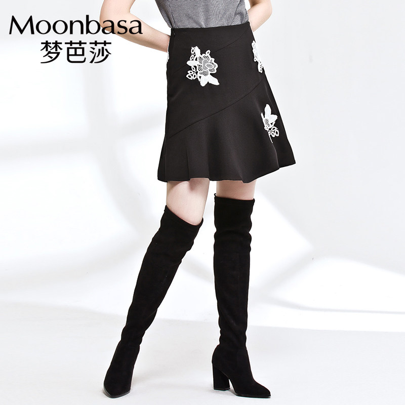 Moonbasa/梦芭莎优雅职业A字裙2018春装新品贴花不规则半裙短款潮