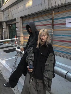 廓形短款战术迷彩夹克