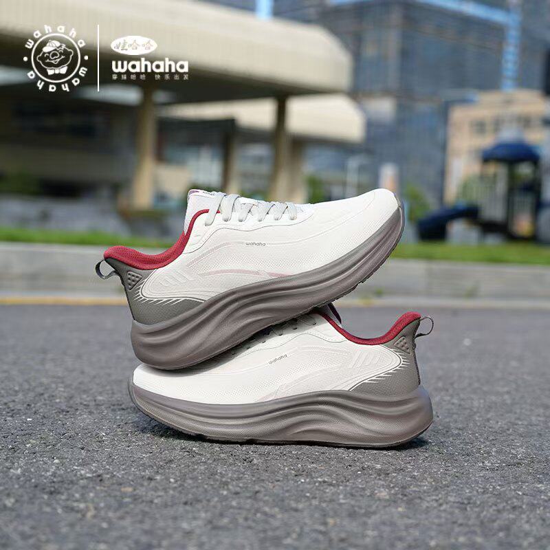 娃哈哈2025新款小众软底个性百搭透气轻便防水耐磨情侣运动鞋跑鞋