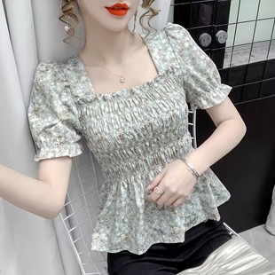 新款 上衣女 法式 设计感小众甜美百搭方领木耳边小碎花雪纺套头短袖