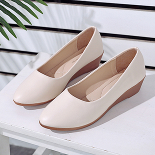 坡跟单鞋女2026新款春秋百搭上班女鞋夏款妈妈鞋子软皮软底豆豆鞋