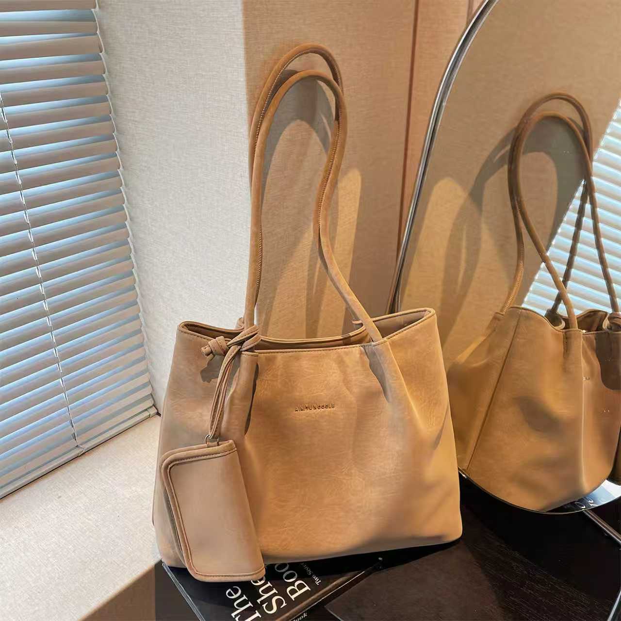 艾米兔女包2025新款简约百搭潮流质感洋气通勤大容量单肩托特包