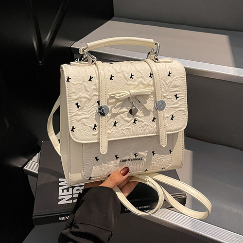 艾米兔女包2025新款潮流小众设计质感通勤百搭甜美可爱双肩包