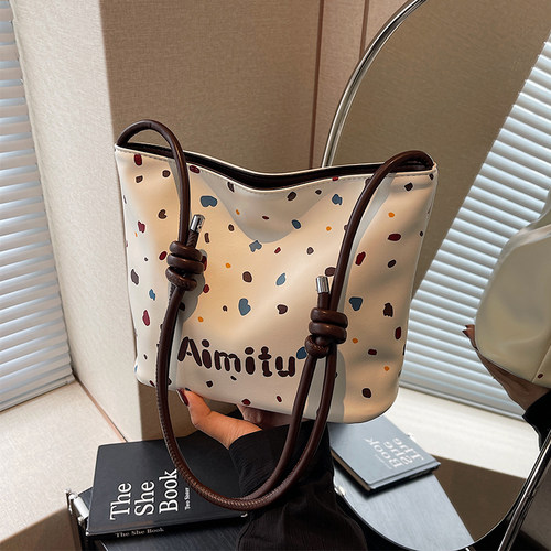 女包小众波点包水桶包