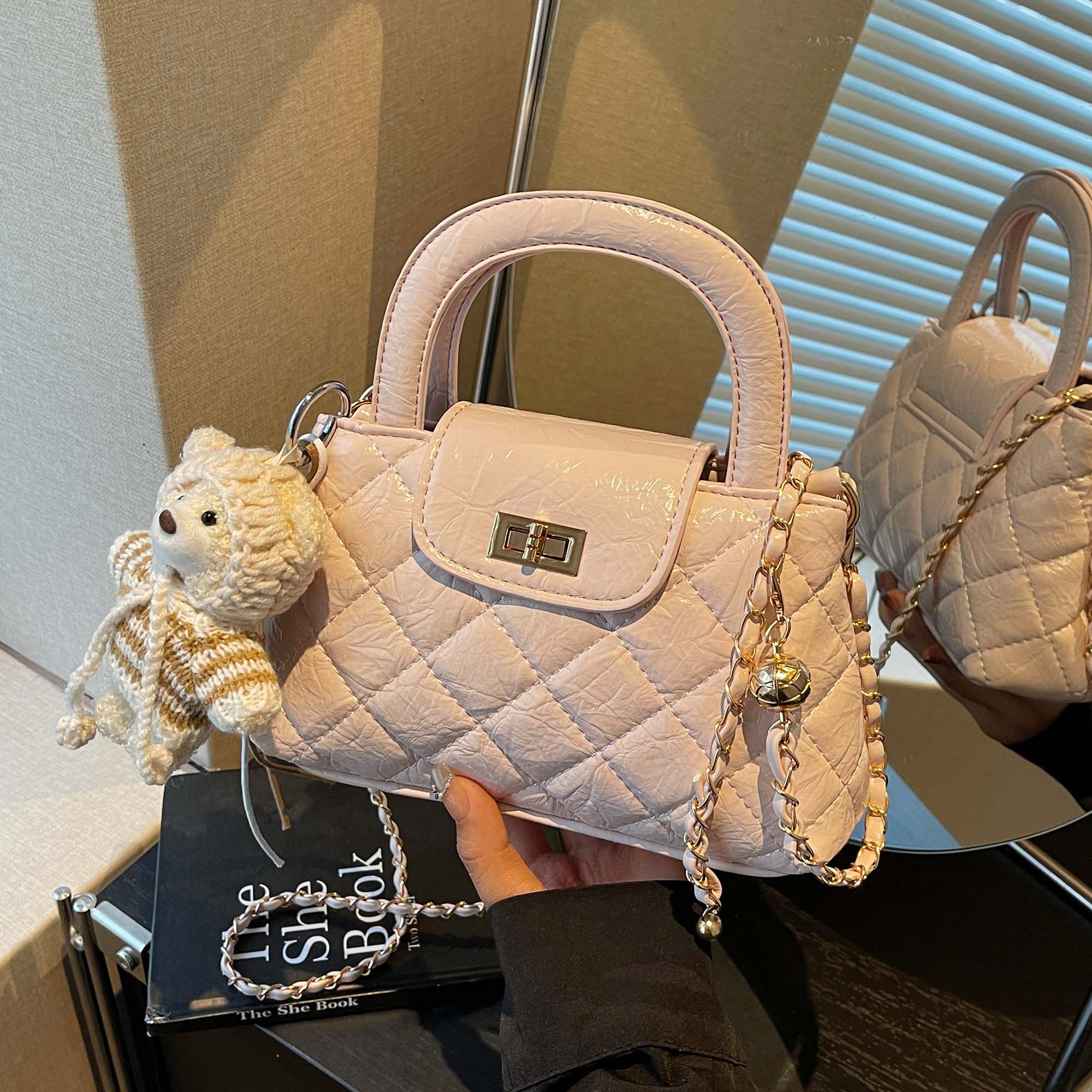 艾米兔女包2026新款潮流百搭时尚简约质感纯色手提斜挎菱格链条包