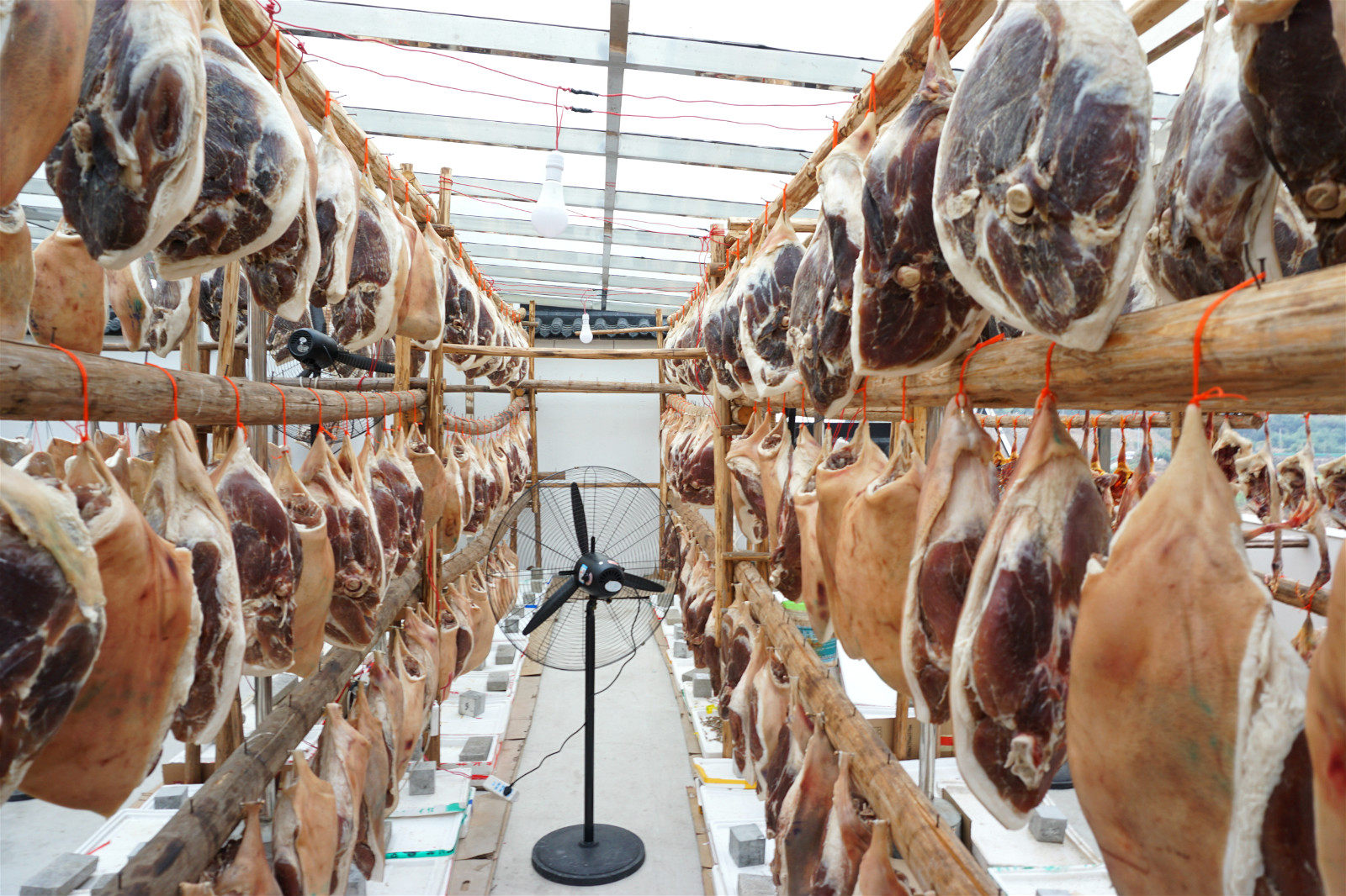 安徽黄山咸肉农家风干腊肉手工自制腌肉火腿徽州刀板香特产五花